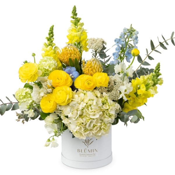 Luxurious hatbox in yellow, white and blue tones
